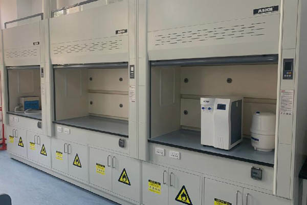 實驗臺通風柜哪個廠家好？選擇優(yōu)質(zhì)品牌的秘訣